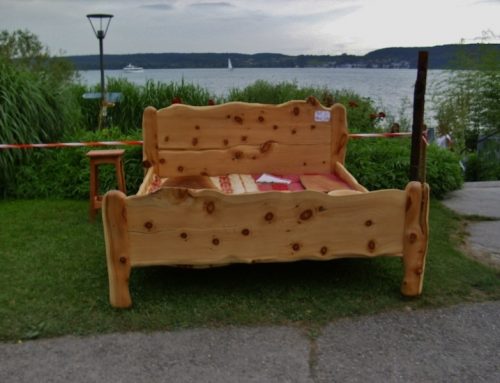 Zirbenbett aus Zirbe, vor dem Bodensee, sehr stabil aus starkem Holz gefertigt (5cm)  180×200  Preis 4.200 €